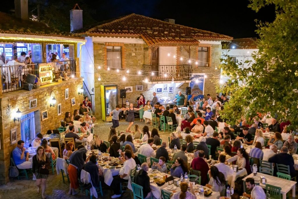 Un festival ramène des exilés grecs sur leur île natale, qu’ils n’ont jamais oubliée
