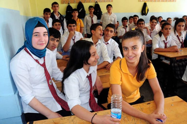 Les élèves turcs dépassent la moyenne de l’OCDE en sciences et en lecture dans le PISA 2025