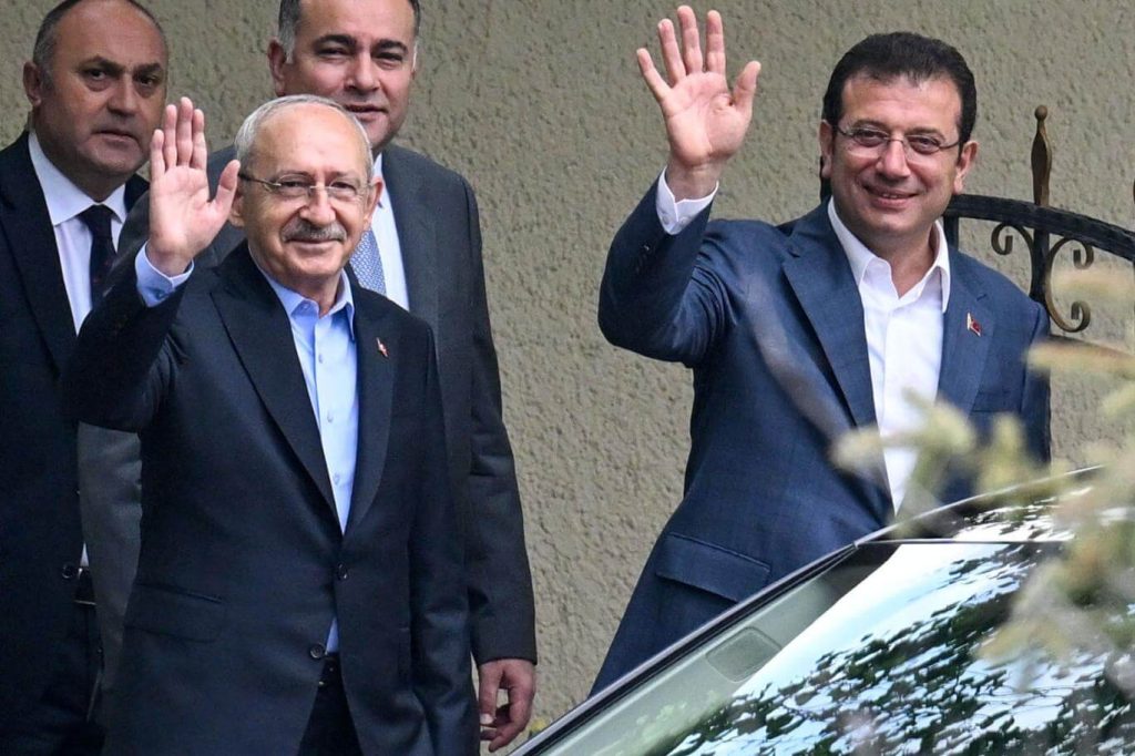 Le dirigeant du CHP réintégré par la justice affirme que le rival d’Erdoğan emprisonné n’est pas un prisonnier politique