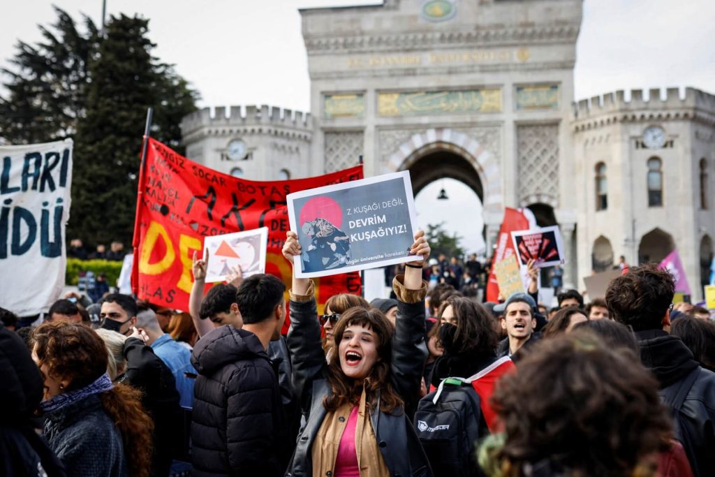 Ingérences politiques et poursuites érodent la liberté académique en Turquie : rapport